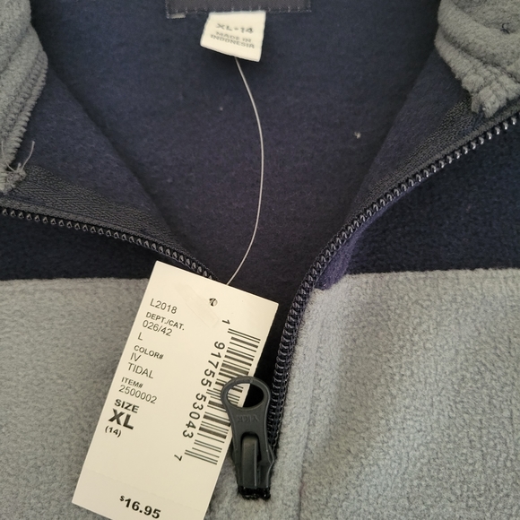 Children's Place Boys Long-sleeve Fleece Top Bundle - Picture 3 of 10